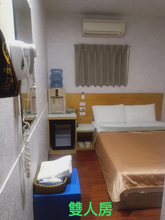 Yung Feng Hotel Цзілун Екстер'єр фото