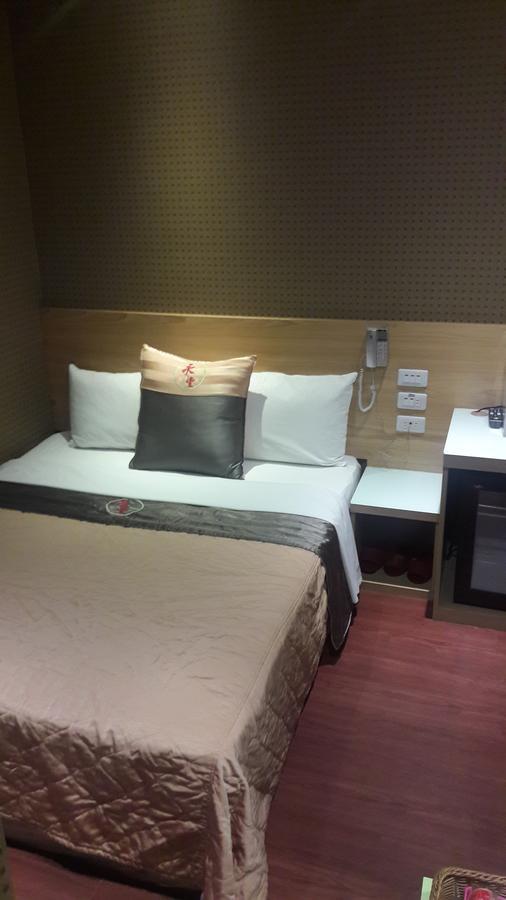 Yung Feng Hotel Цзілун Екстер'єр фото