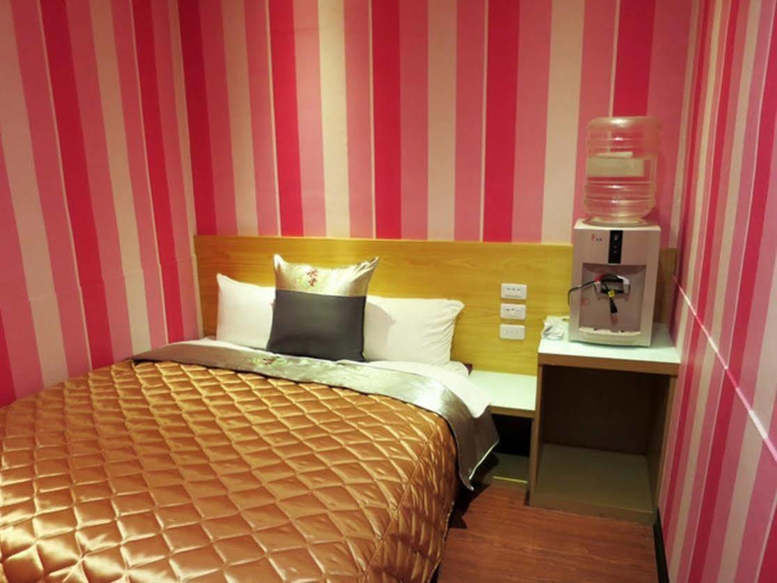 Yung Feng Hotel Цзілун Екстер'єр фото